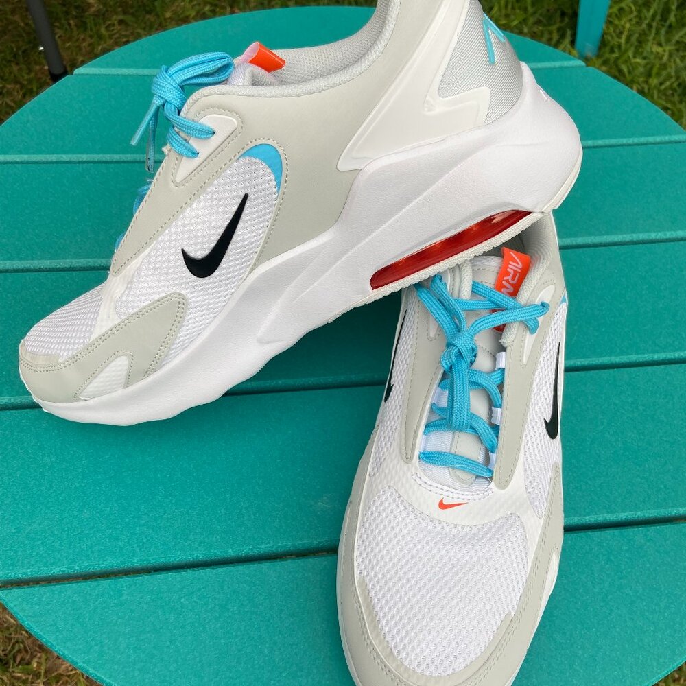 NWOT Nike Air Max Bolt Men's White/Black Photon Dust Size 12.